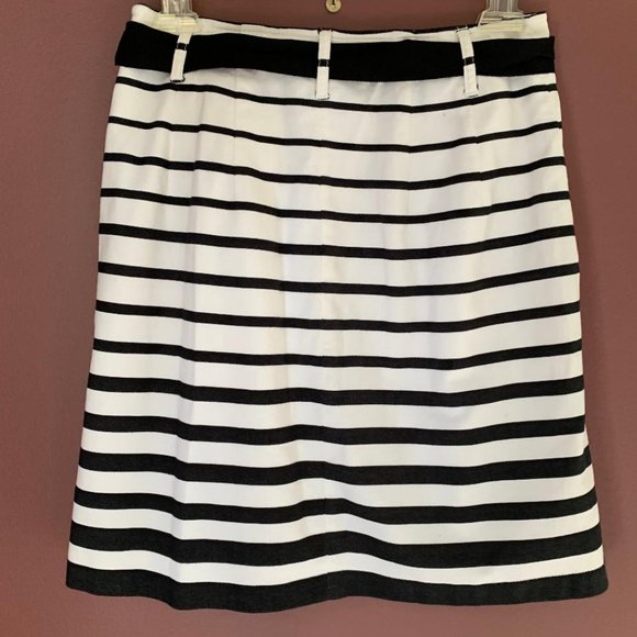 White House Black Market lined skirt - Picture 2 of 6